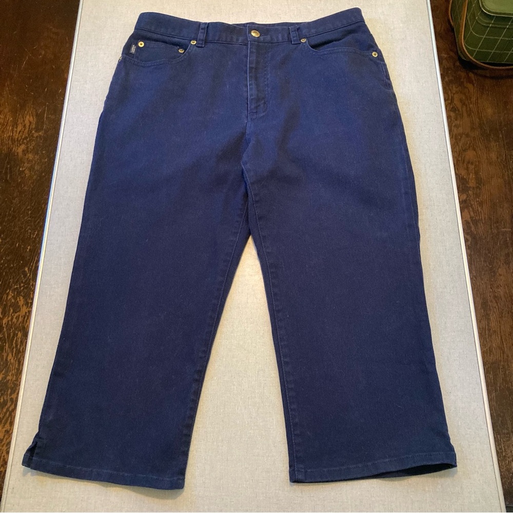 Lauren Jeans Company, Ralph Lauren, Women’s size 12, blue cotton, capris.